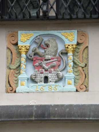 městský znak s letopočtem 1689