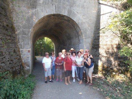 společné foto u viaduktu