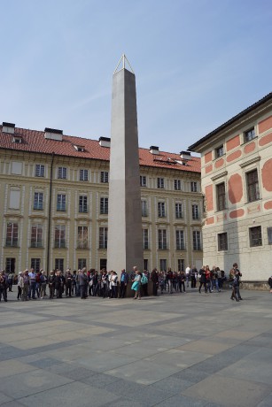 žulový obelisk