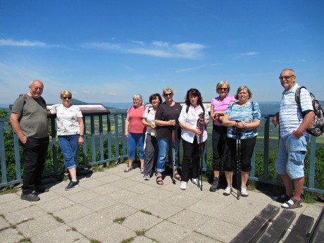 Terasa na vrcholu Lovoše skýtá panoramatický výhled