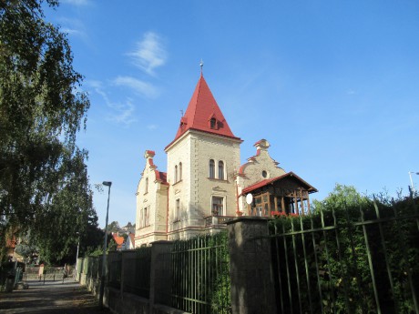 Vila s věžičkou - typická pro hlavní zbraslavskou třídu