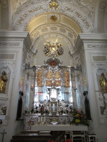 Hlavní stříbrný oltář v bazilice