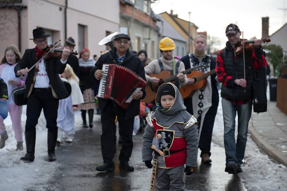 Muzika hrála, břinkala...