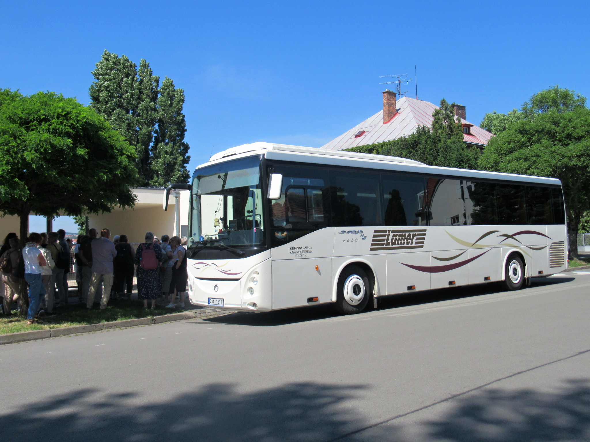 náš bus již v Brně před vilou